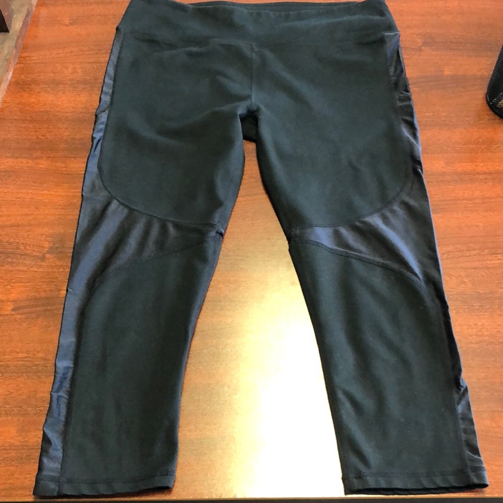 Fabletics Salar Statement Power Hold Black Capri - image 4